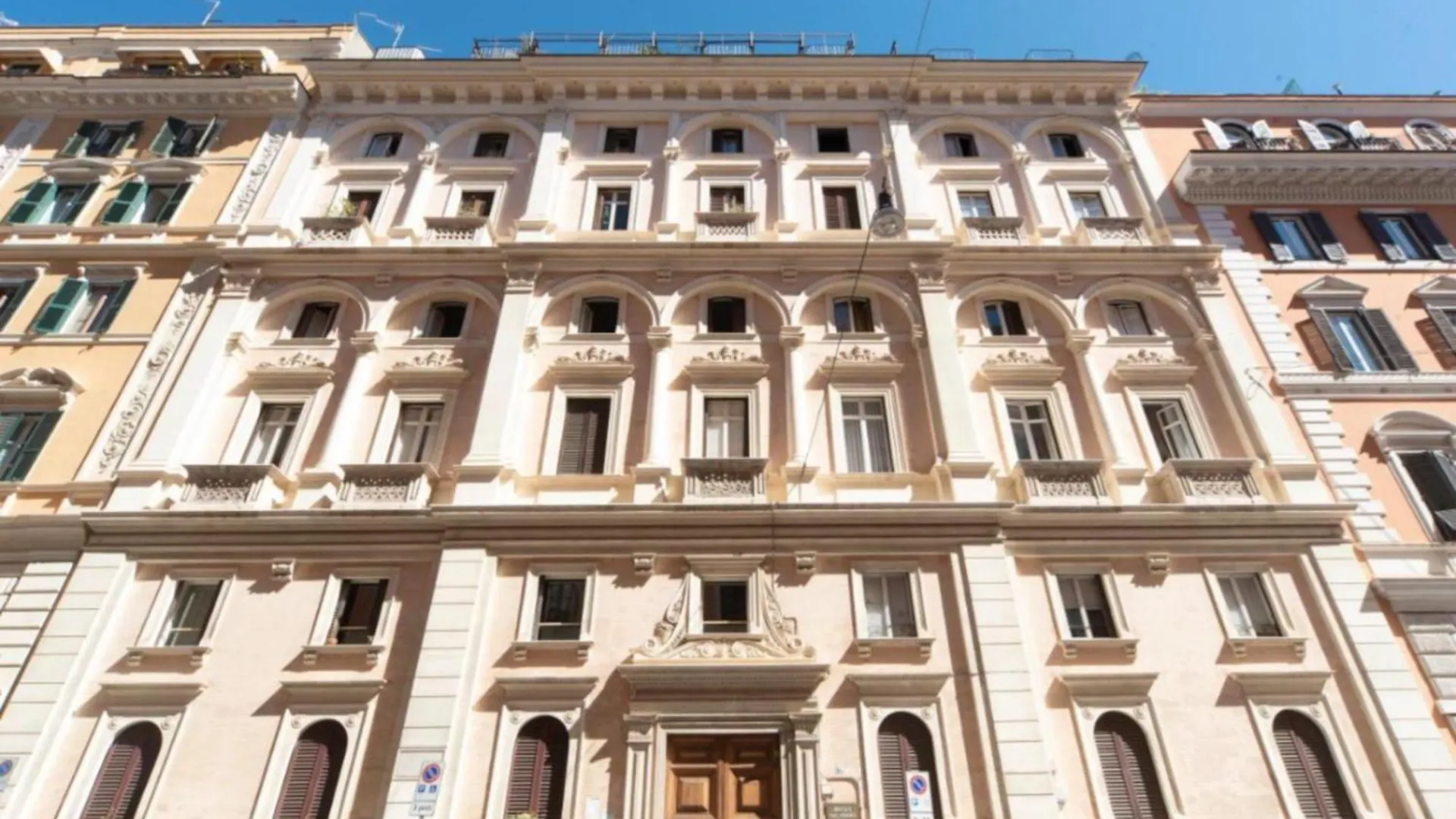 Domus Symmetrie Apartment Rome