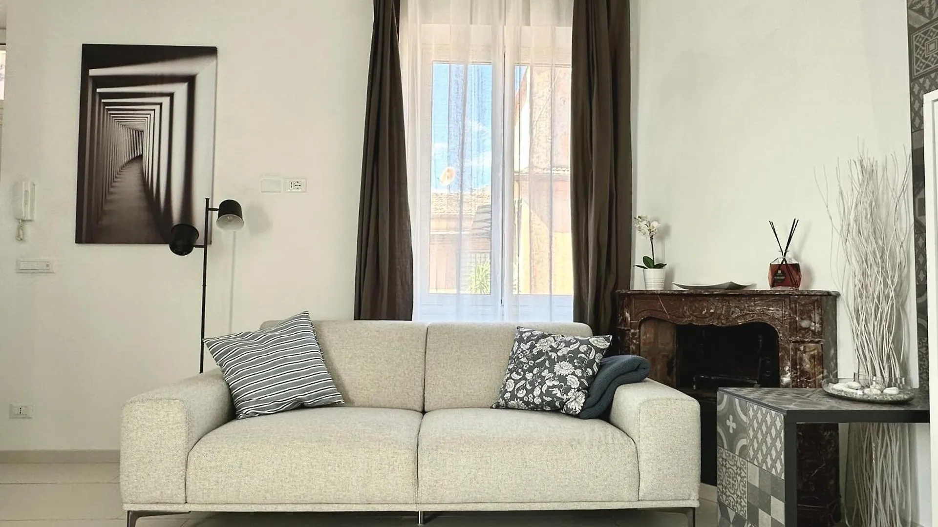 Domus Symmetrie Apartment Rome Italy