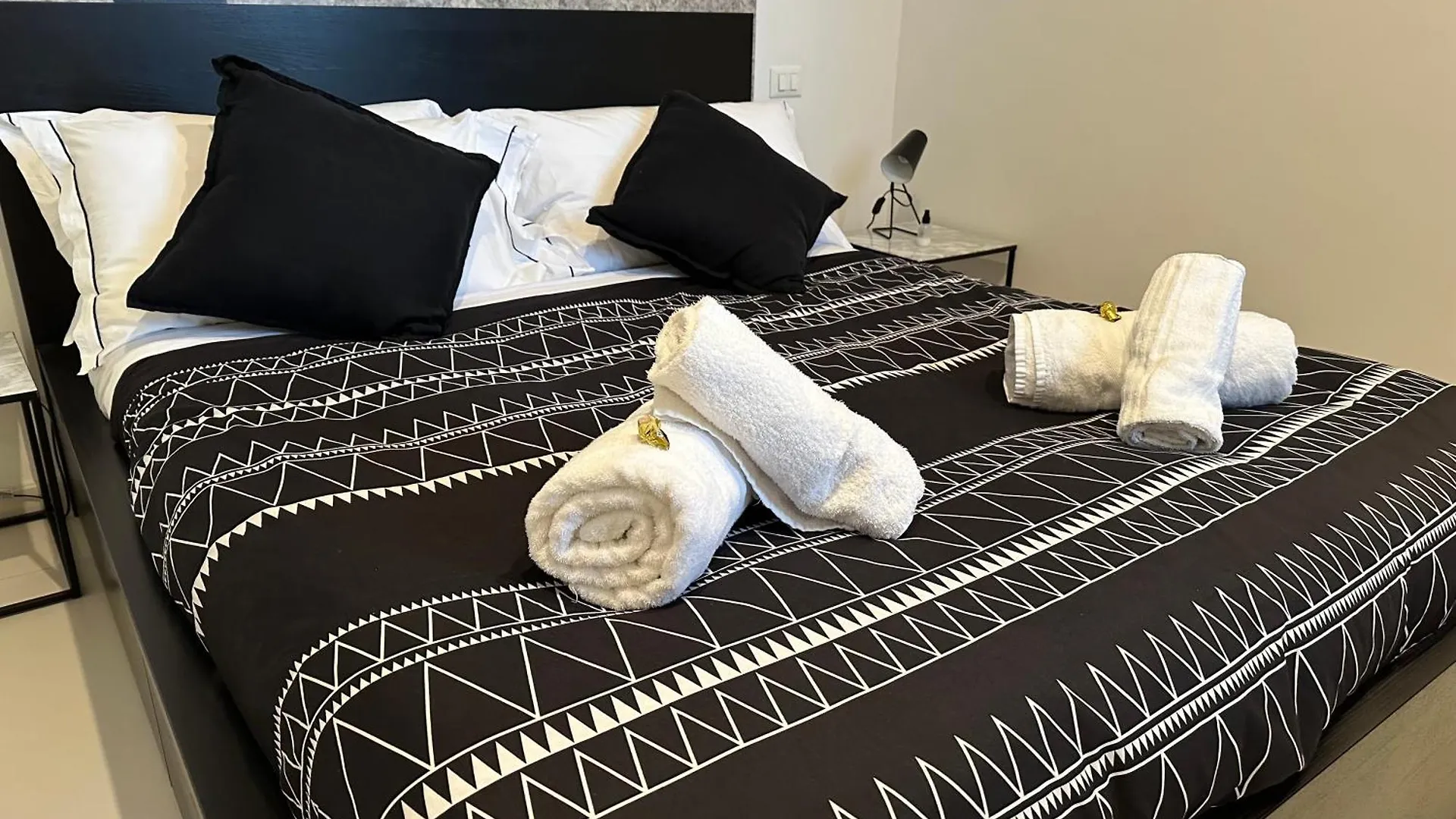 Domus Symmetrie Apartment Rome